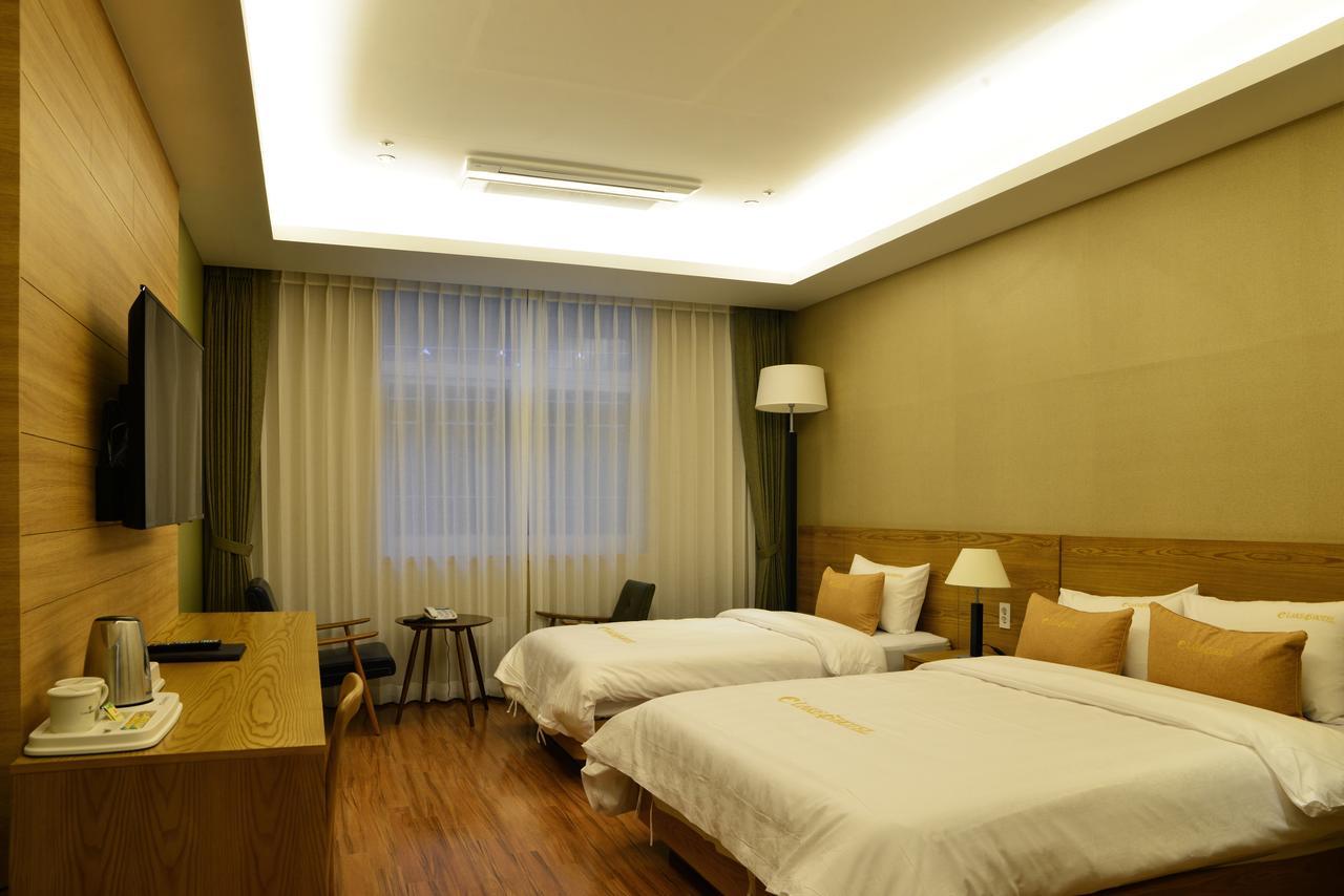 Lake 45 Hotel Naju Buitenkant foto